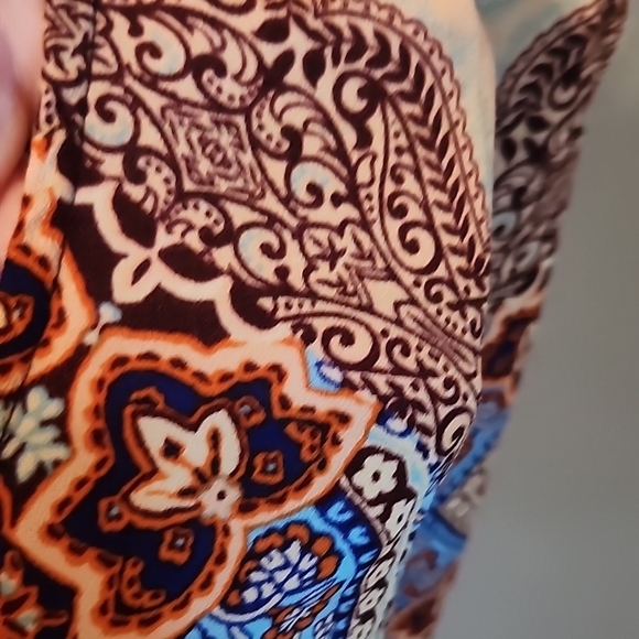 Bebop | Elegant Dress with Intricate Patterns - Picture 3 of 8